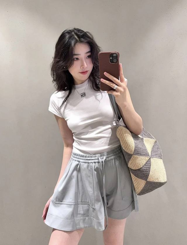 Loewe 2025 Autumn/Winter New Embroidered Pattern Short-Sleeve T-Shirt. The fitt