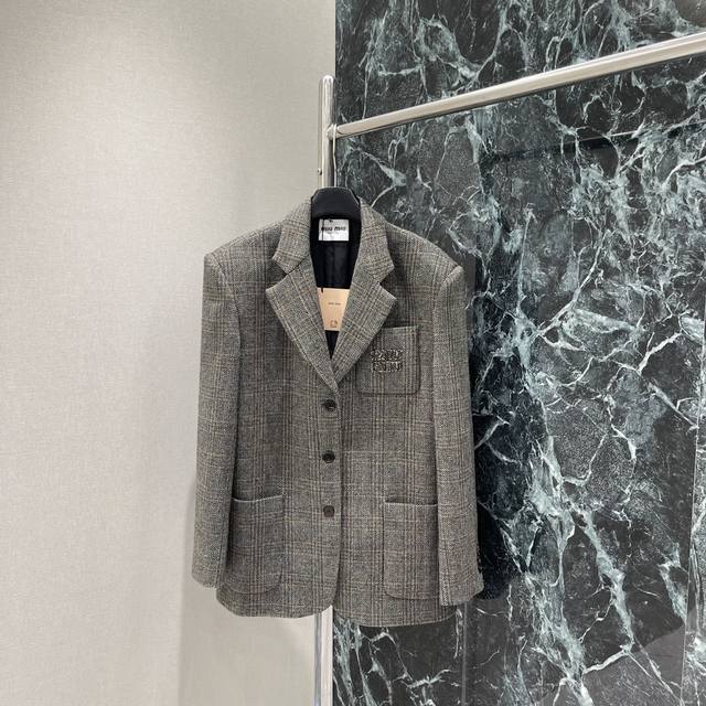 Miu 2025 Fall/Winter New Plaid Tweed Jacket. The flowing gray and white stripes