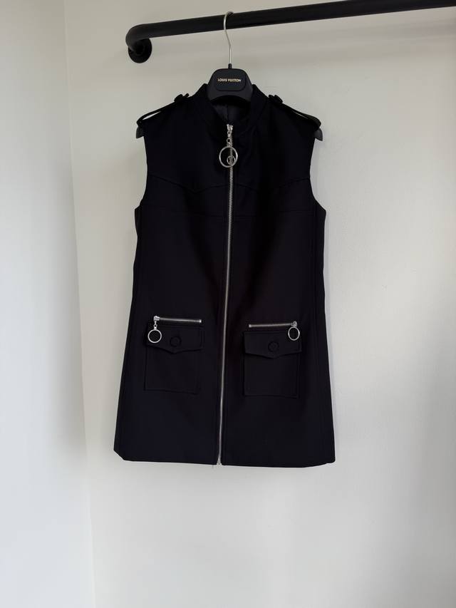 Louis 26 Early Spring Collection New Sleeveless Round Neck Dress Available Now!