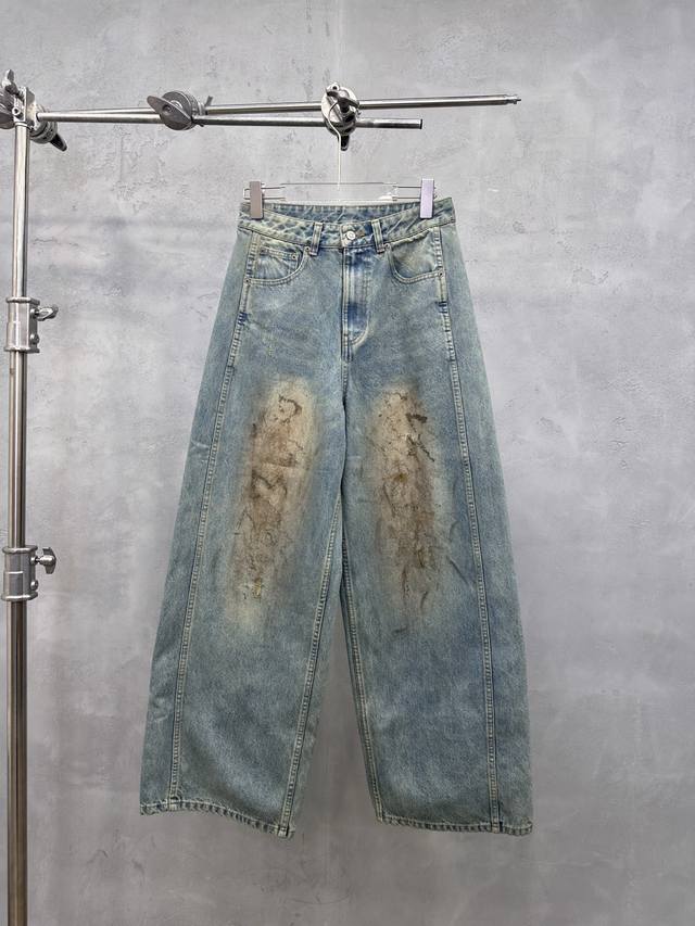 Acne | New Casual Jeans, garment-washed with a mud-splatter finish and appliqu
