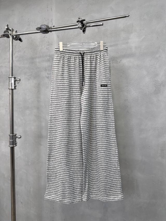 Miu | New casual pants, classic embroidered label, wool blend striped fabric, st