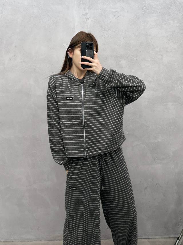 Miu | New casual cardigan, classic embroidered label, wool blend striped fabric,