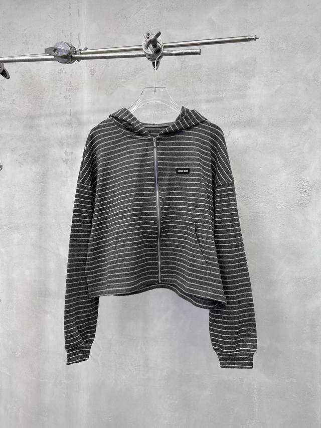 Miu | New casual cardigan, classic embroidered label, wool blend striped fabric,