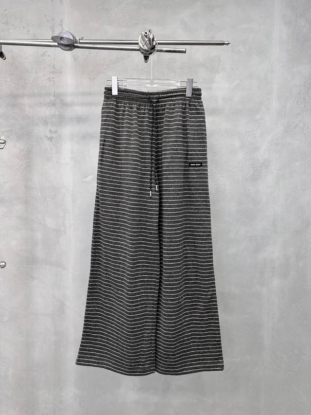 Miu | New casual pants, classic embroidered label, wool blend striped fabric, st