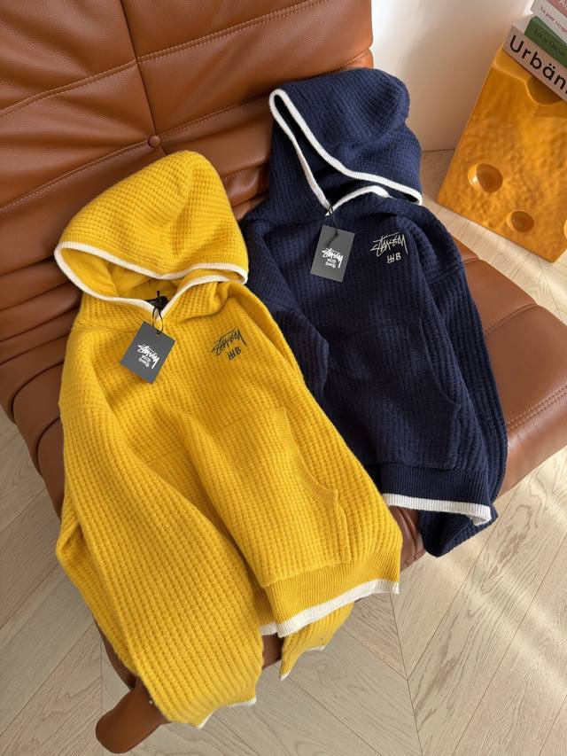 High-profile collaboration series 25Fw Double logo embroidered hooded sweater. W