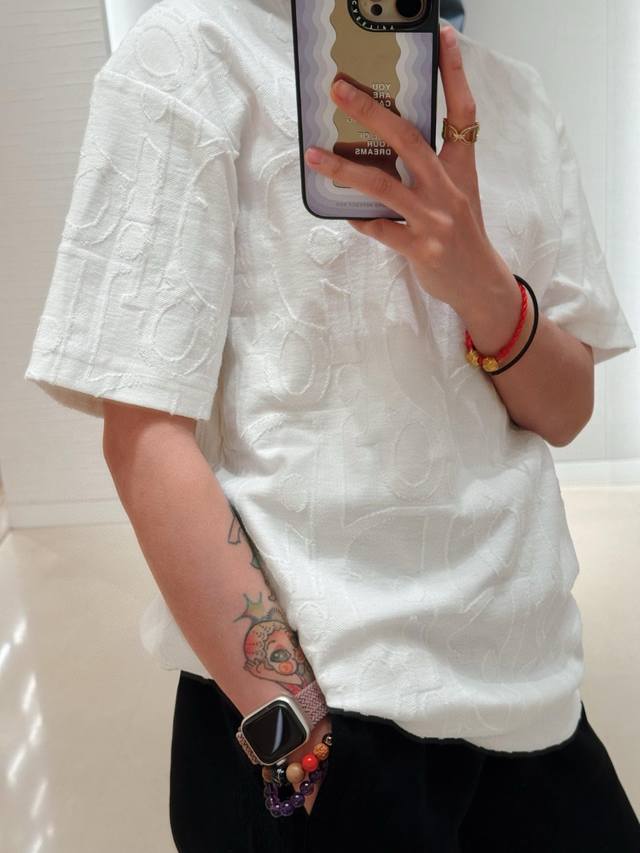 Dr Embossed Jacquard Crew Neck Short Sleeve T-Shirt. Made of pure cotton plain w