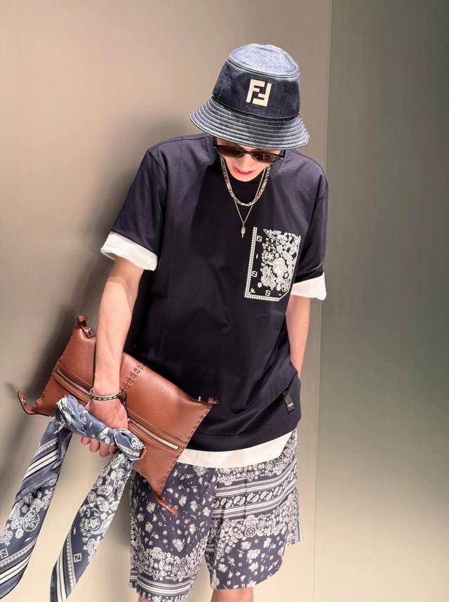 Fd Waxed Pocket Crew Neck Short Sleeve T-Shirt Made of tightly woven pure cotton