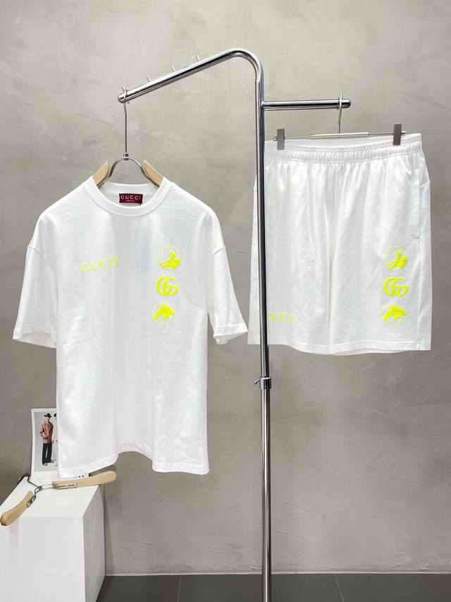 . Gucci exclusive new spring/summer set, same style as in boutiques, exuding lux