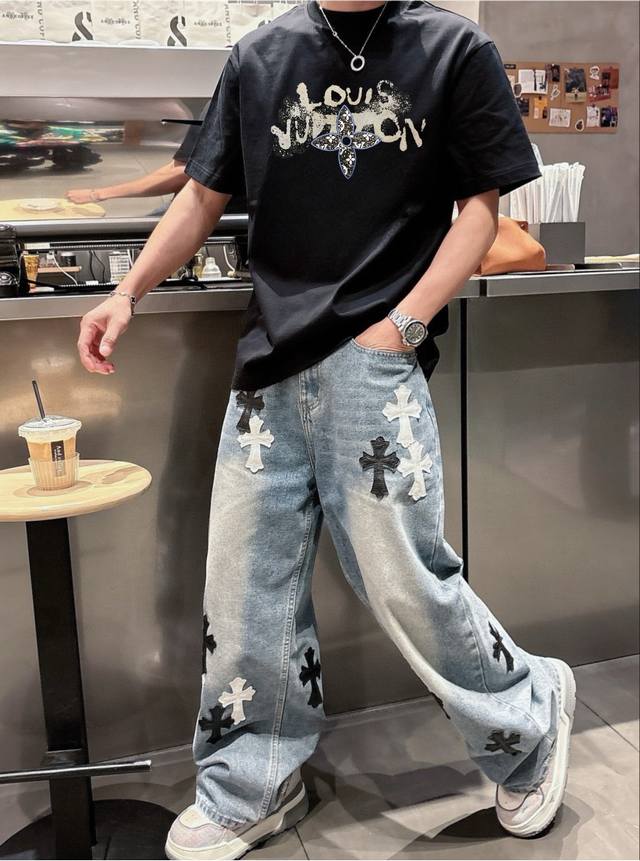 Louis Vuitton 25Ss New Classic Print Short-Sleeve T-Shirt, a celebrity-endorsed