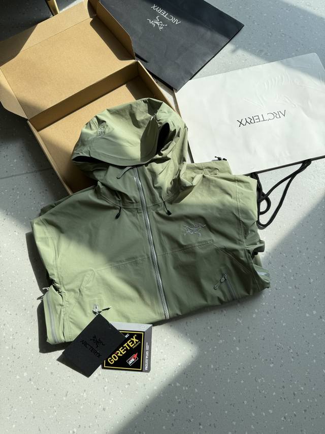 Arc'teryx Beta Iw Hardshell Jacket! The sage green color exudes a premium feel!