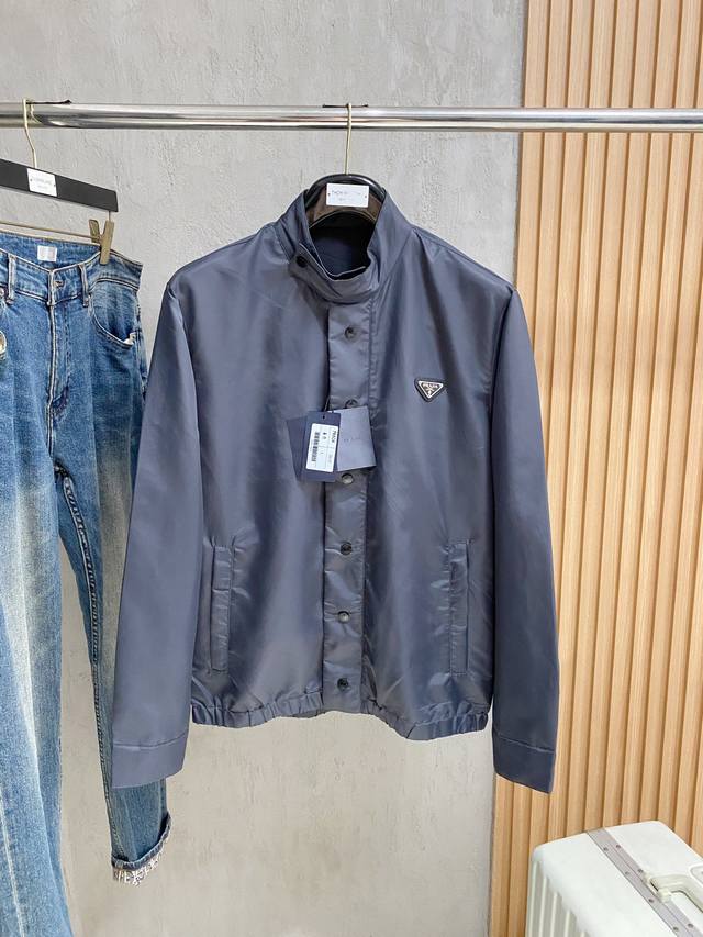 Prada SS Autumn/Winter New Arrival Casual Jacket. Made from a custom-supplied n