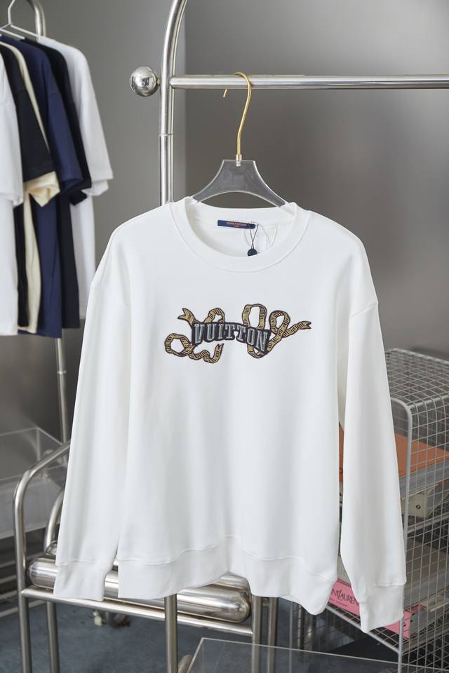 Louis 1V Embroidered Beaded Letter Pullover Crew Neck Sweatshirt A must-have it