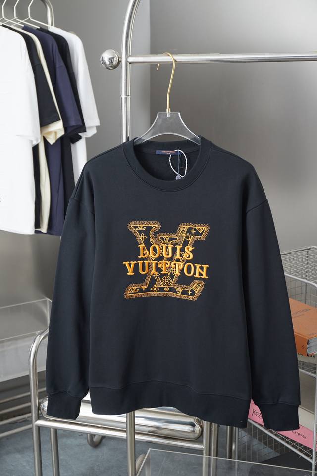 Louis 1V Embroidered Letter Crew Neck Sweatshirt A must-have item for men's and
