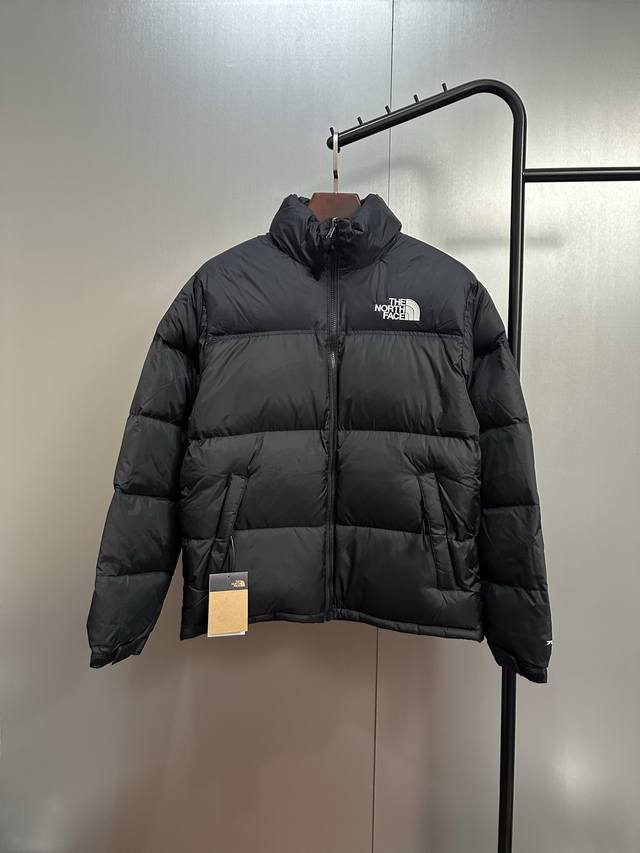 The North Face 1996 Classic Down Jacket ( ) is filled with 800 fill power goose