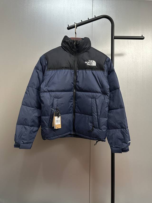 The North Face 1996 Classic Down Jacket ( ) is filled with 800 fill power goose