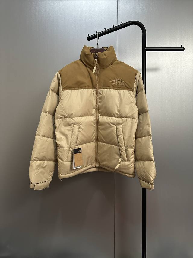 The North Face 1996 Classic Down Jacket ( ) is filled with 800 fill power goose