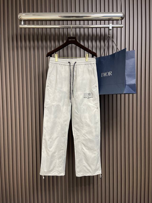 Mm6 2025Ss New Digital Print Wide-Leg Functional Sweatpants. Perfect for all age