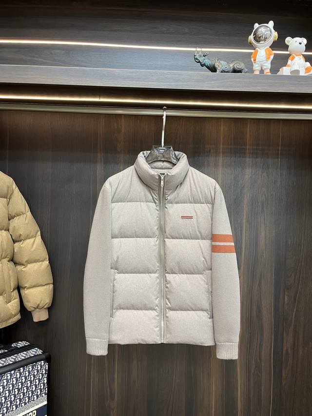 Hot Selling Zegna 2025 Autumn/Winter New Arrival. This Zegna down jacket featur