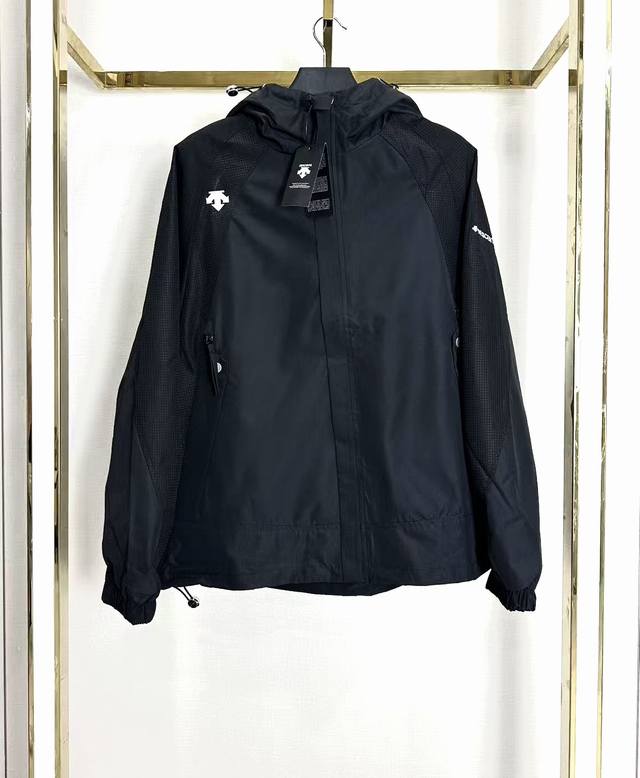 Descente Urban Functional Couple Windbreaker Jacket Colors: Black, Khaki Sizes: