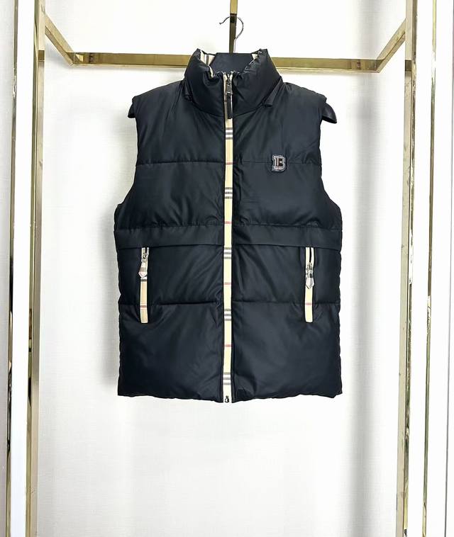 Burberry 2025 Fall/Winter New Men's Reversible Hooded Detachable Vest Jacket 1.