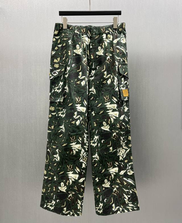 Lu Camouflage Pocket Cargo Pants Size: S-XL These urban cargo pants subtly incor
