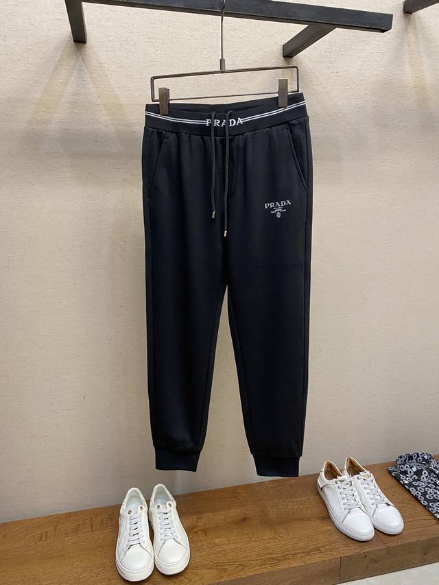 prada, the latest men's casual pants have an incredibly flattering fit! You abso