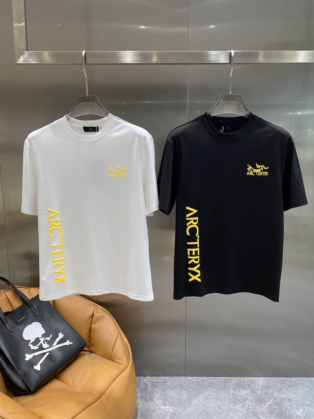 Arc'teryx T-shirt, the yellow label design is eye-catching, simple yet stylish,