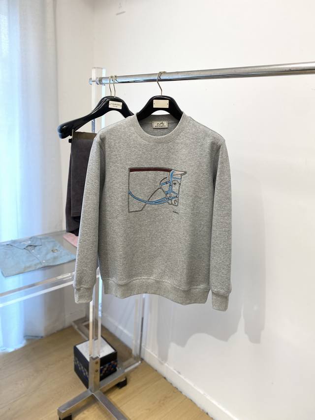 Hermes, 2025 latest sweatshirt, stylish and chic, with an exquisite embroidered