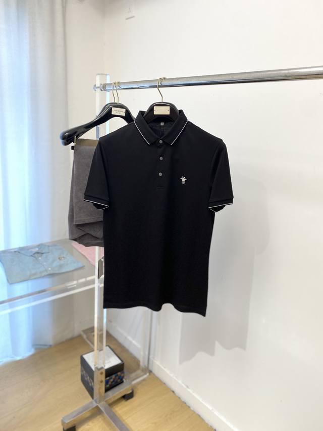 Dior, 2025 latest short-sleeved T-shirt, stylish and chic, featuring an exquisi