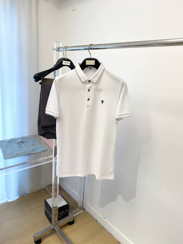 Dior, 2025 latest short-sleeved T-shirt, stylish and chic, featuring an exquisi
