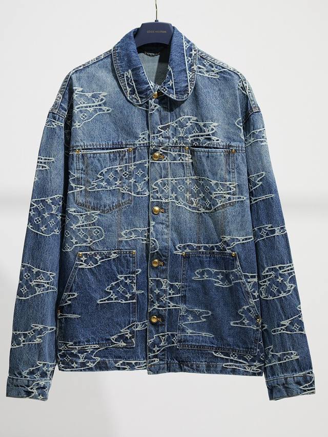 Differentiate from standard New arrival This graphic workwear jacket, made from