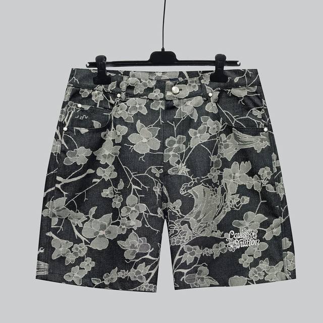 New Denim Black Shorts in 1V Waves jacquard fabric, inspired by the collection'