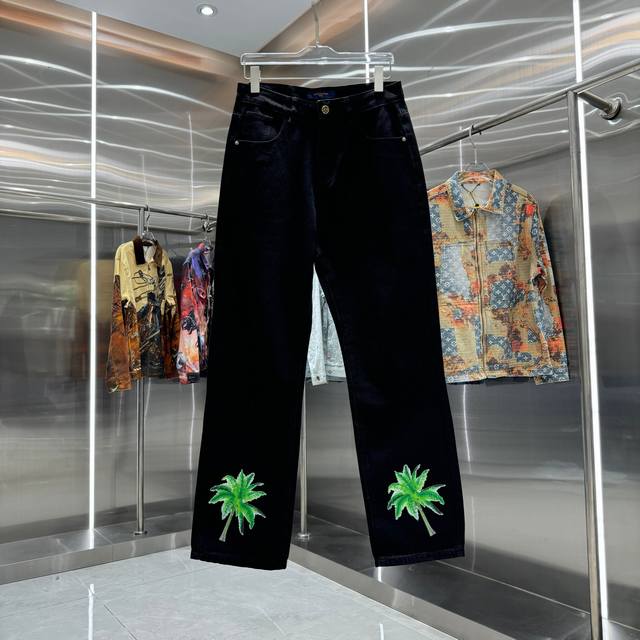 Lv Louis coconut tree print straight-leg jeans. Available in different washes, t