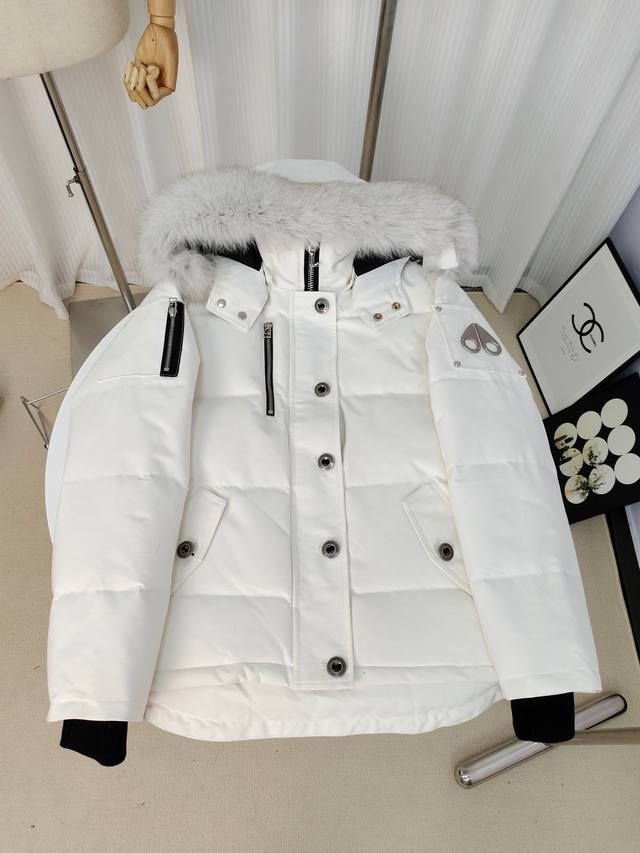 Style Number: Y118 05 Women's Canadian Silver Scissors Moose Knuckles has alway