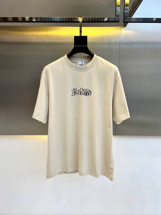 Burberry's new Spring/Summer 2025 collection is now available! This men's short