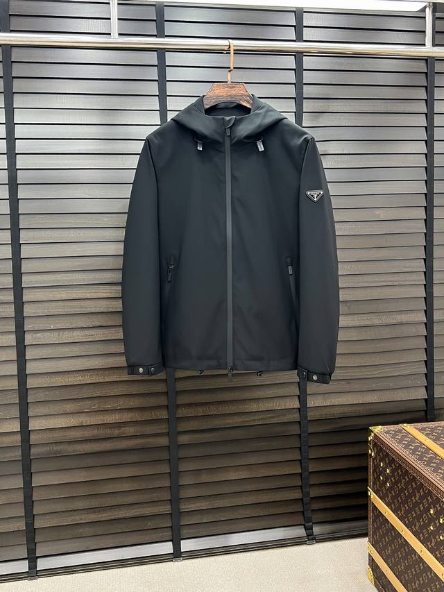 D-49 Prada Fall/Winter 2025 Hooded Jacket A classic design with a stylish and in
