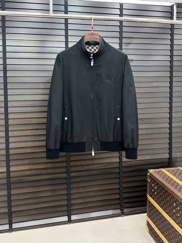 D-49 Burberry Fall/Winter 2025 Stand Collar Jacket A classic design with a styli