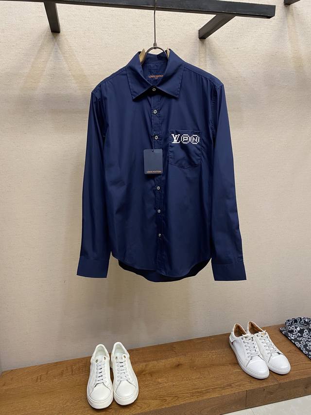 This Louis Vuitton long-sleeved shirt is crafted from cotton poplin, paying hom