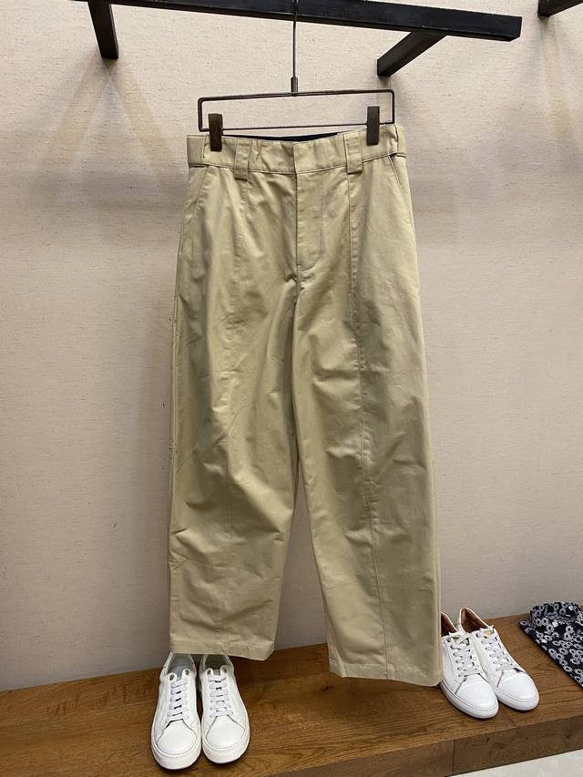 Mm6, the latest men's casual pants have an incredibly flattering fit! You absolu