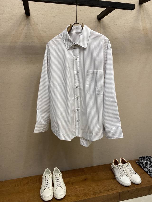 Juunj striped short-sleeved shirt is amazing! The striped design is classic and