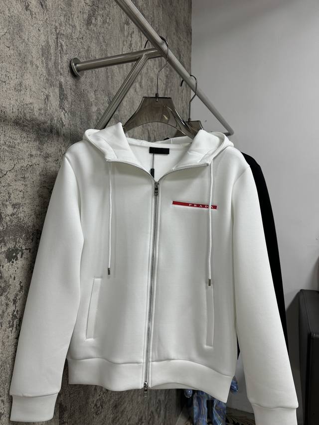 p's latest 2025 autumn/winter hot-selling hooded jacket. Made with high-count, h