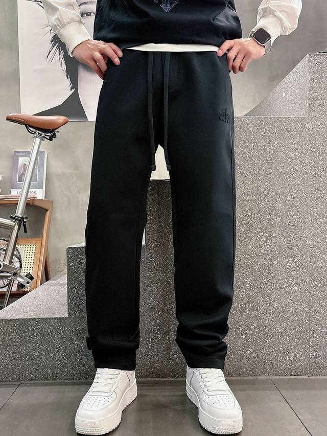 Alo 2025 Autumn/Winter New Casual Pants Heavy-duty burnished logo patch position