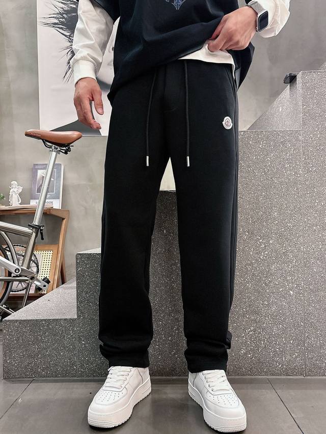 Moncler 2025 Autumn/Winter New Casual Pants. Features classic embroidered logo