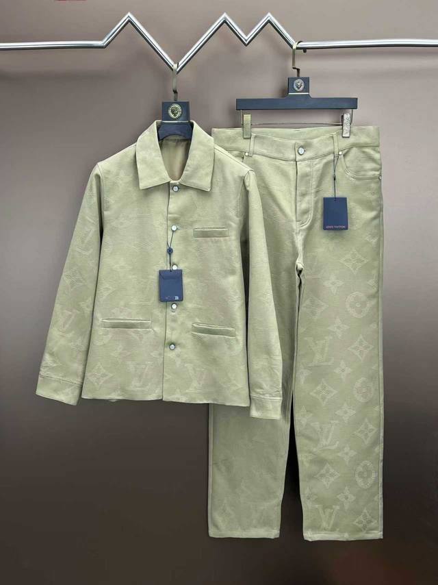 Louis Vuitton's new 25Ss jacket-style shirt features the Safari Monogram patter