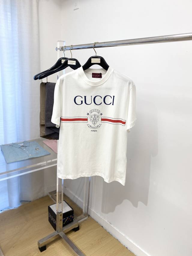 Gucci, 2025 latest short-sleeved T-shirt, stylish and cool, featuring a premium