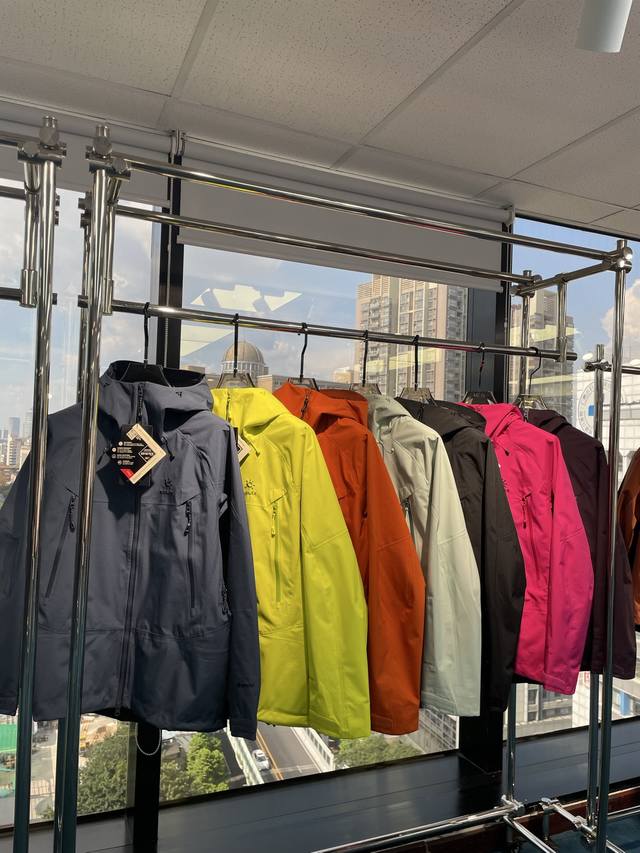 Autumn/Winter New Arrival - Kailas Moutex MTX Series Windbreaker, a Shining Dom