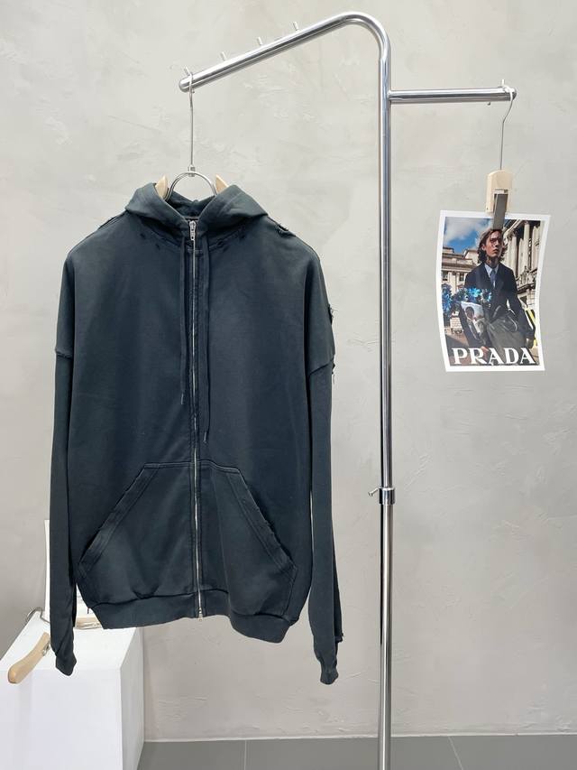 Balenciaga Exclusive New Spring/Autumn Hooded Jacket. A classic design with a st