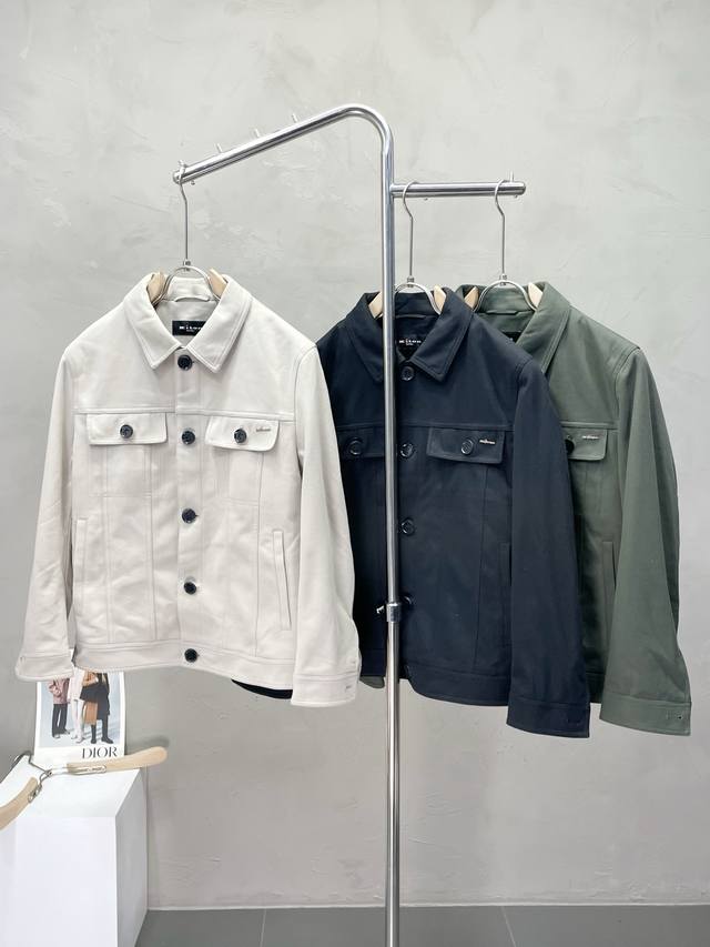 Kiton Exclusive: The latest fashionable autumn/winter jacket. A classic design w