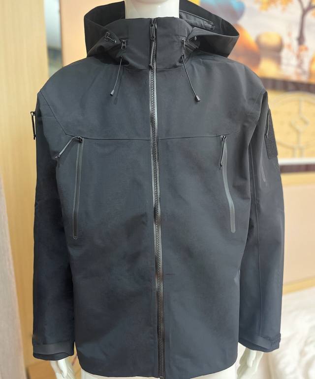 Arctery, Top-of-the-line Arc'Teryx Leaf Aha Gen2 Aha Jaet. Can be stored. Unisex