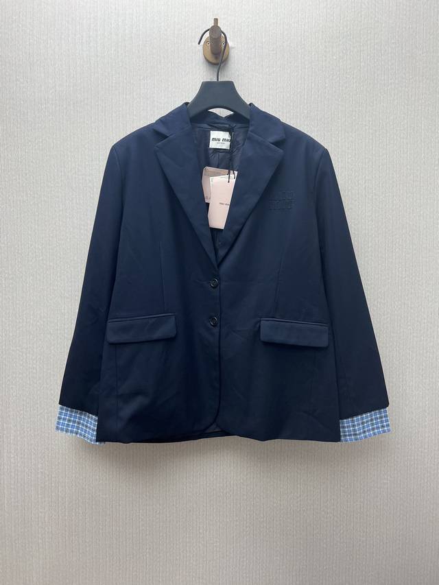 Miu Miu 25Ss New Gabardine Jacket reinterprets the classic Miu Miu style, showc